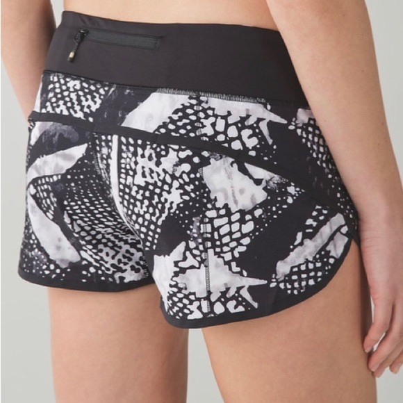 LULULEMON - Speed Short
Static Mist White Black / Black - Picture 8 of 8